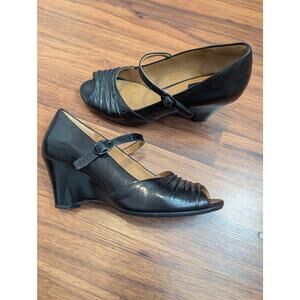 Clarks Artisan Black Leather Mary Jane Heels 7 M Peep Toe Wedges 90s Minimalist